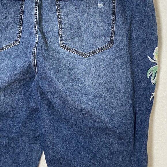 CATO Floral Embroidered Distressed Crop Jeans Sz 28W Blue Denim High Rise NWT - Picture 9 of 16
